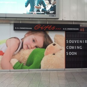 Beklebung eines Schaufensters
