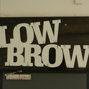 Neues Türschild fürs Lowbrow