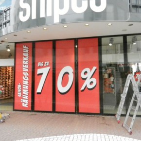 Schaufensterbeklebung bei Snipes Schaufensterbeklebung bei Snipes