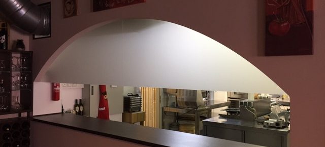 Trattoria Trennscheiben Bögen satiniert Trattoria Trennscheiben Bögen satiniert