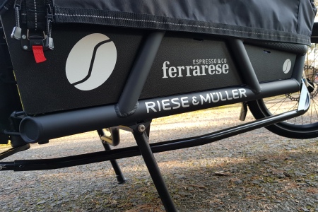 Espresso-Ferrarese-und-Co-Cargo-Bike-Beklebung-05-02-2019-05