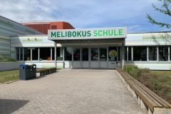 Eingangsschild-Melibokus-Schule-Bild01