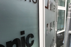 Artikelbild_1_FontFront_Hifi_Profis_Glasdekorfolie_Folienbeschriftung