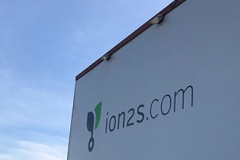 ion2s-Schildmontage-hoehenkletterer_Darmstadt_Dibond-Folienbeschriftung-04-e1531132157669
