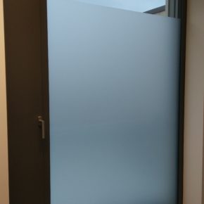 FontFront-Rossdorf-Cityraum-Darmstadt-Glasdekorfolie-Sichtschutzfolie-06-1-290x290-1